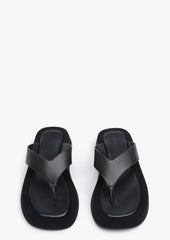 Ives Black Como